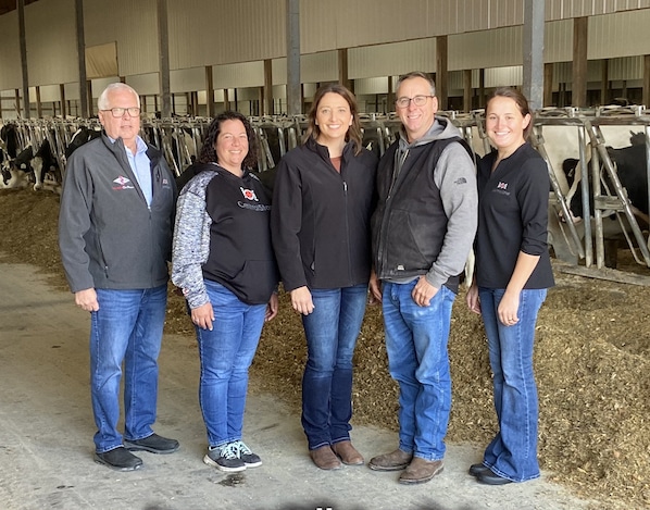 Seven dairy herds recognized for reproductive efficiency